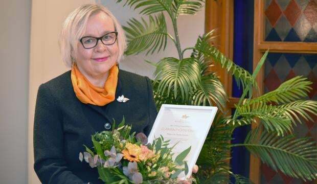Maa- ja kotitalousnaisten Keskus myönsi vuoden 2020 tunnustuksensa elämäntyöpalkintona toiminnanjohtaja Maija-Liisa Tausta-Ojalalle ansiokkaasta työstä sekä Oulun Maa- ja kotitalousnaisten että koko järjestön hyväksi.